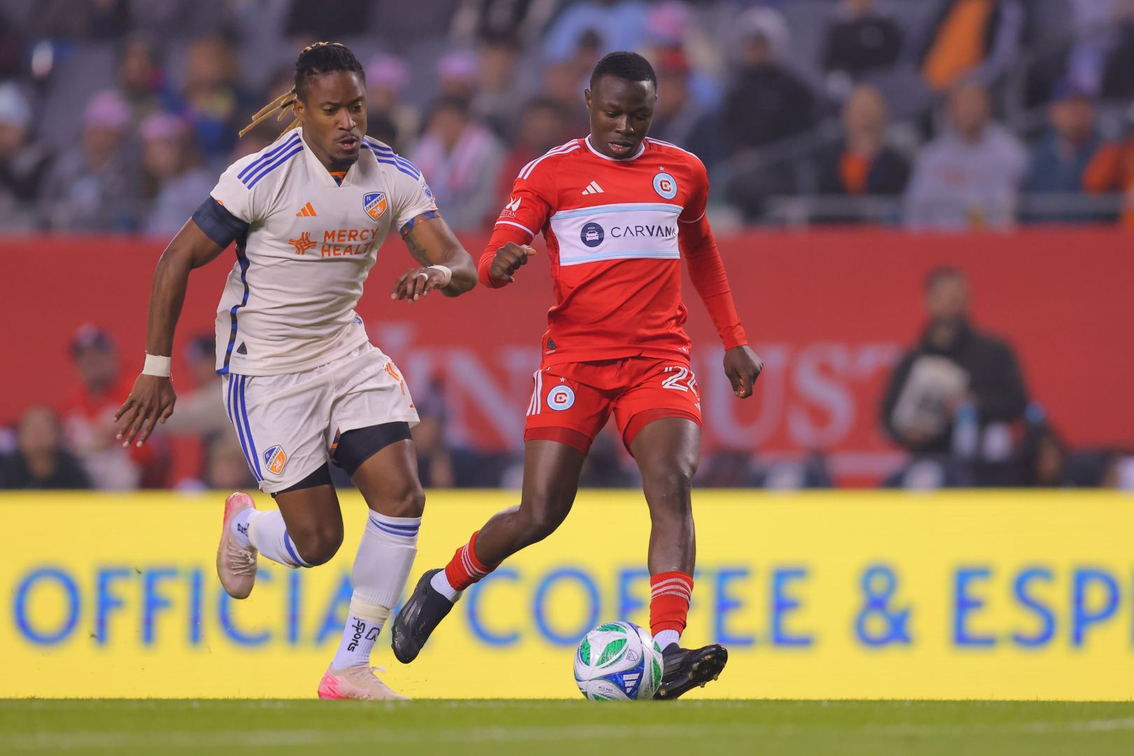 Omari Glasgow (26) plays the ball against Sergio Santos of FC Cincinnati on April 19, 2025