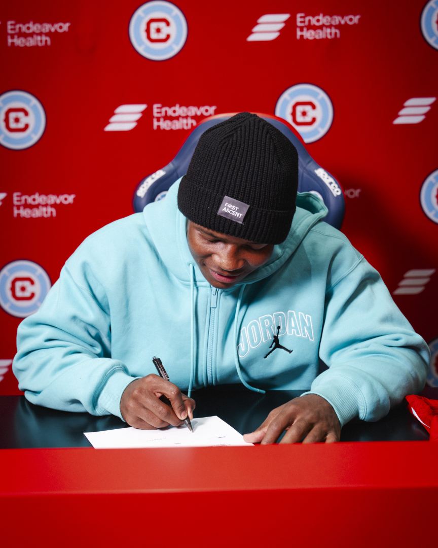 Mbekezeli Mbokazi signining with the Chicago Fire