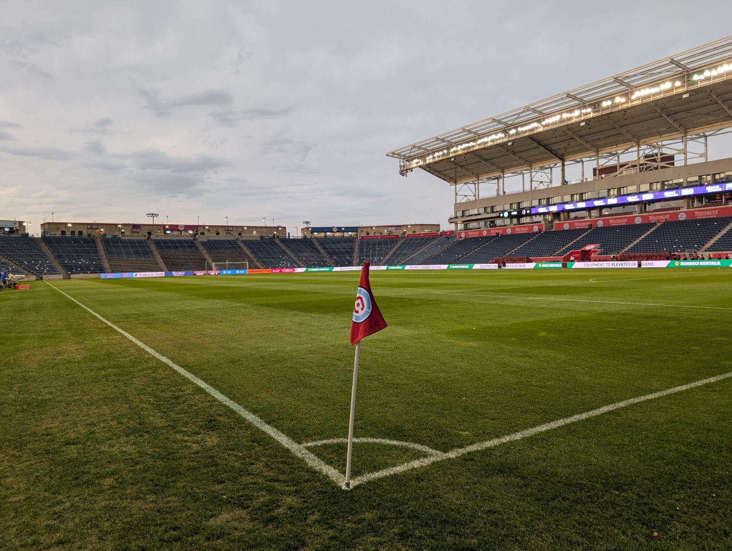 Wide shot of SeatGeek staidum