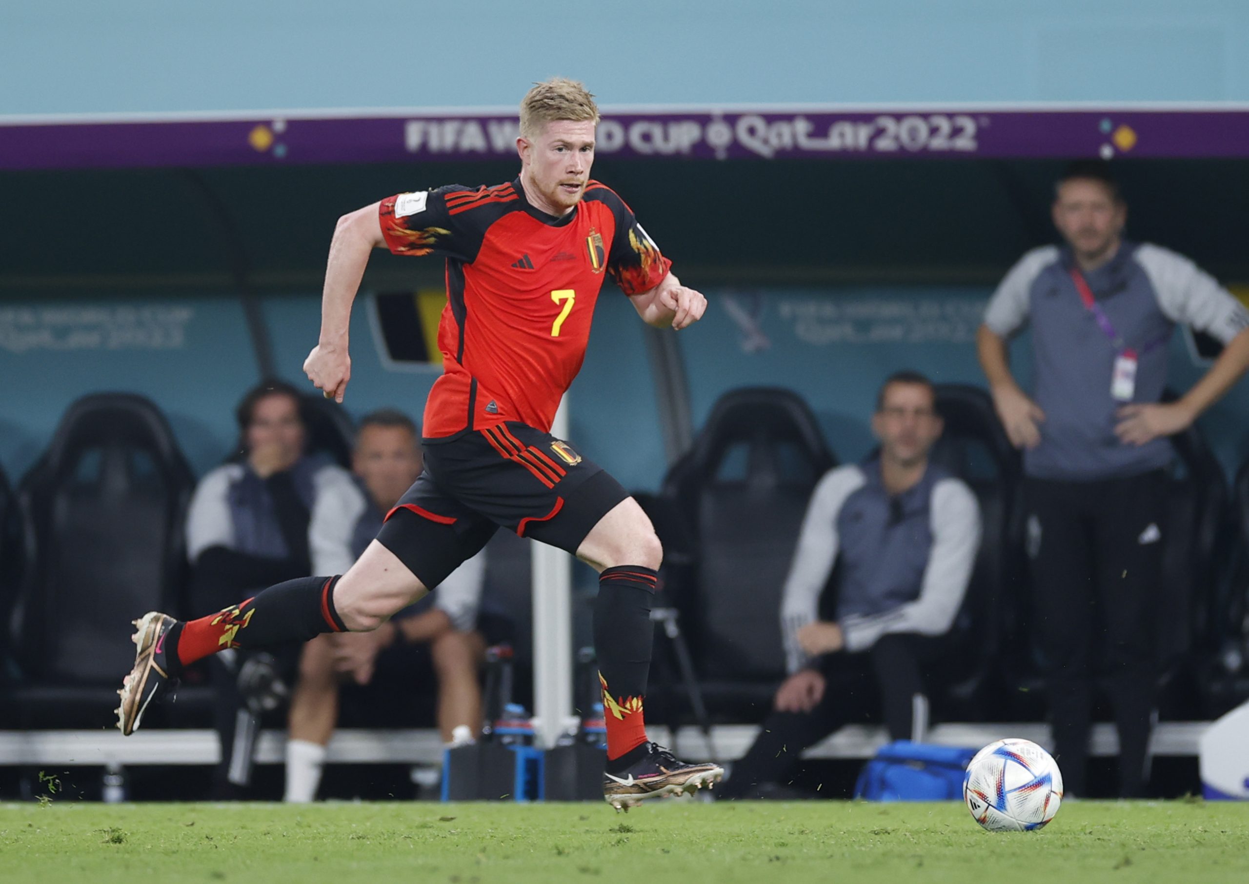Nov 23, 2022; Al Rayyan, Qatar; Belgium midfielder Kevin De Bruyne (7) dribbles during the second half of a group stage match against Canada during the 2022 FIFA World Cup at Ahmad Bin Ali Stadium. Mandatory Credit: Yukihito Taguchi-USA TODAY Sports