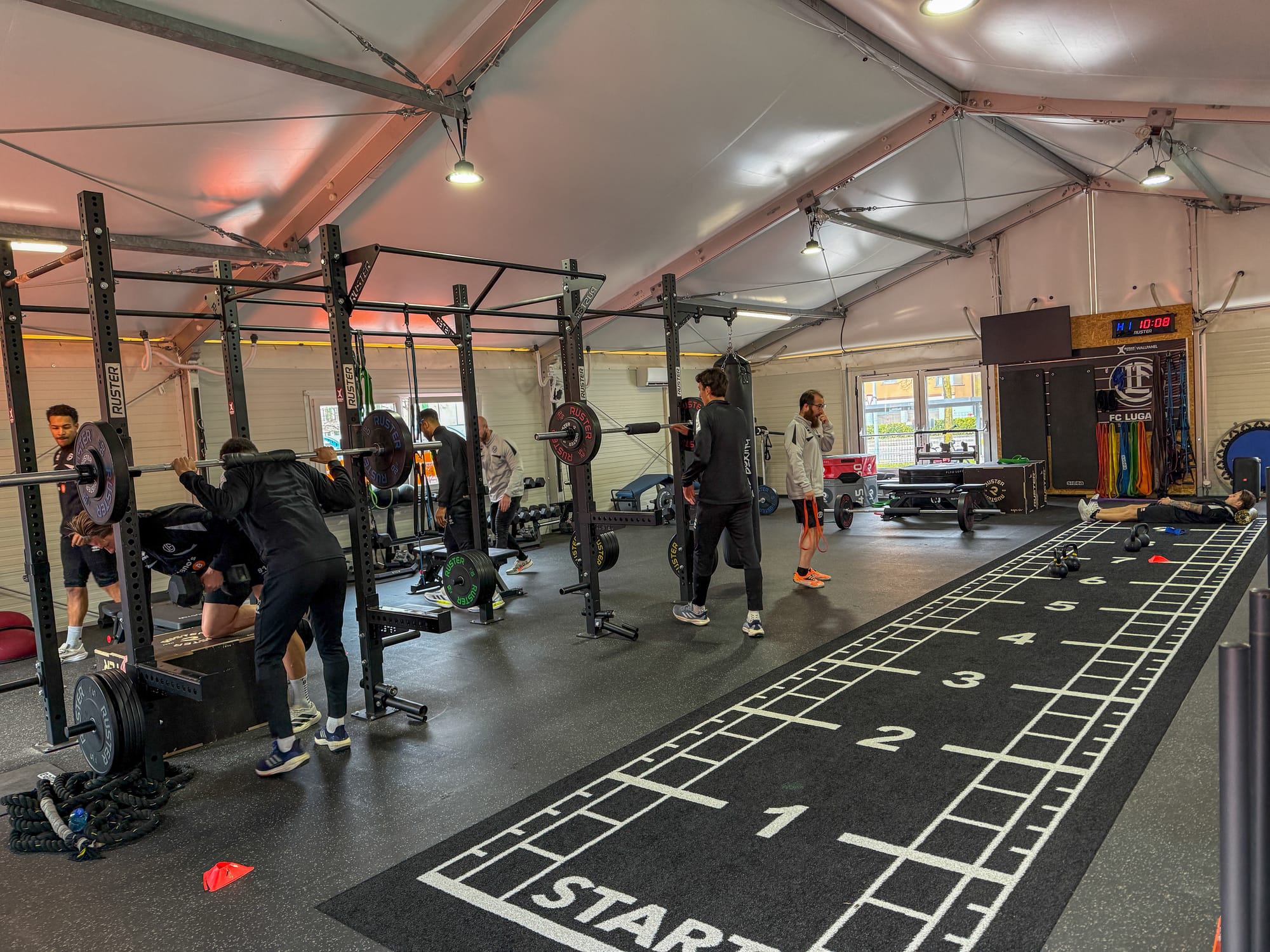 The FC Lugano gym, with Claudio Cassano visible on the right.