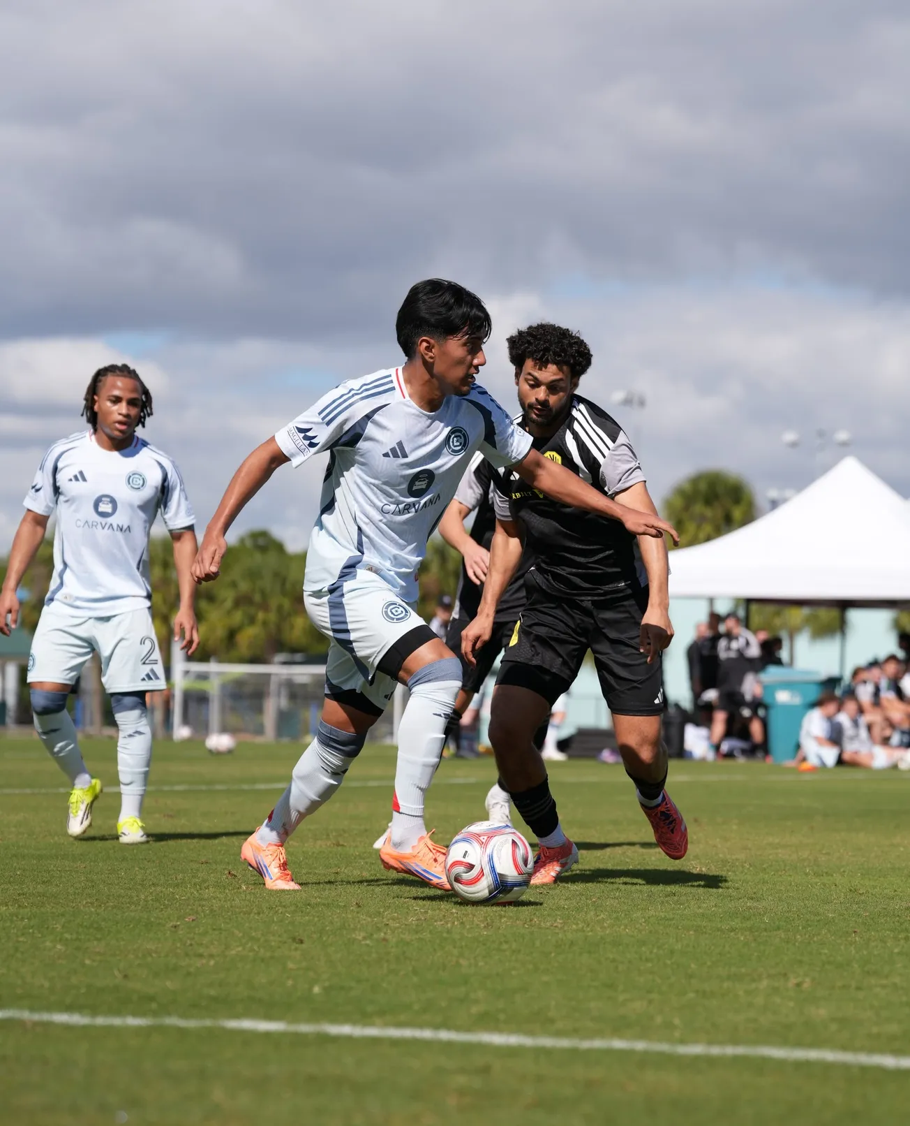 Sergio Oregel Jr. plays the ball against Nashville SC ahead of Leonardo Barroso on January 20, 2026