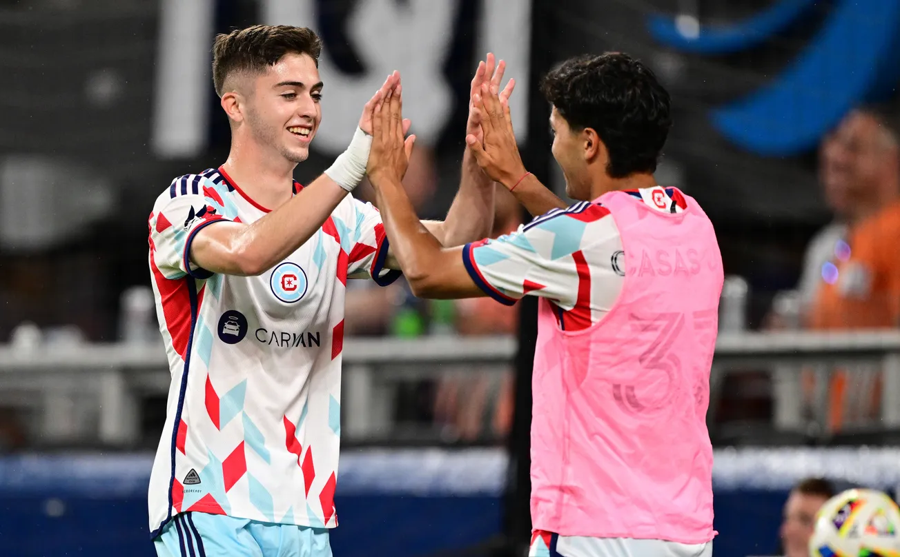 Brian Gutiérrez and Javi Casas Jr. celebrate the coach.