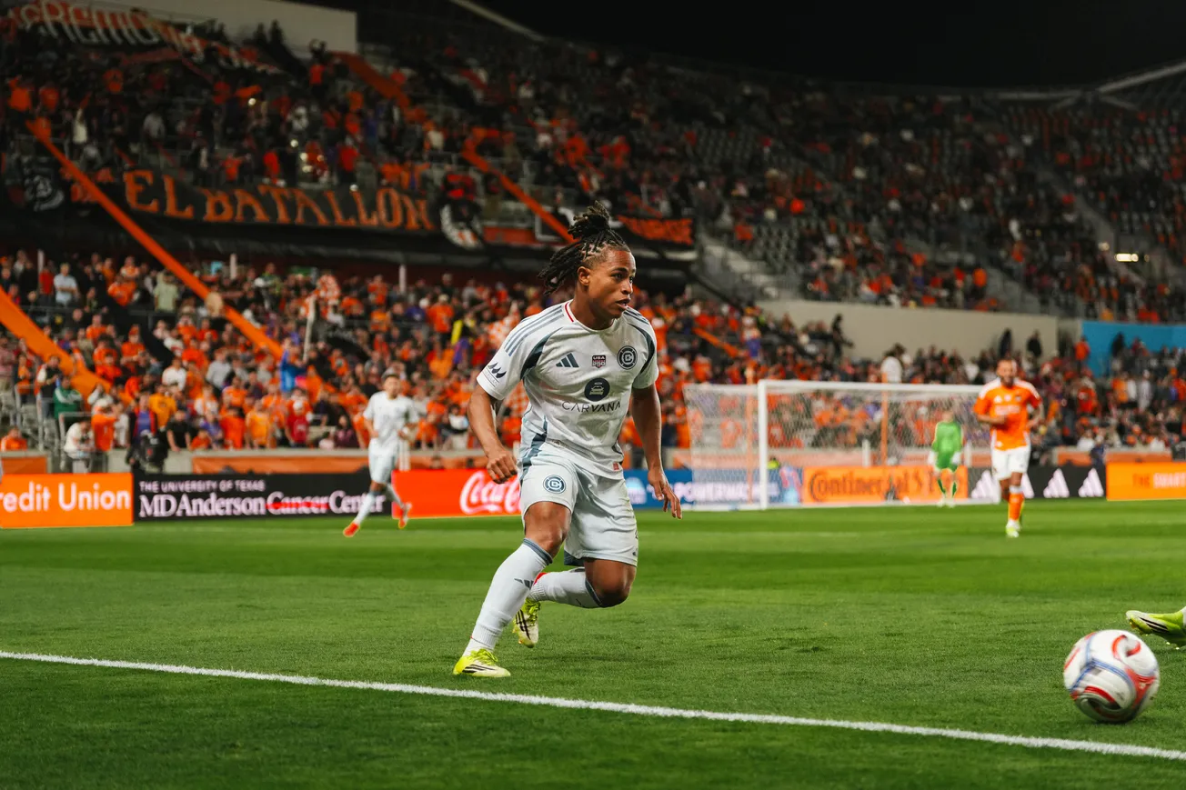 Leo Barroso challenges for the ball at a soccer game at Shell Energy Stadium on February 21, 2022.