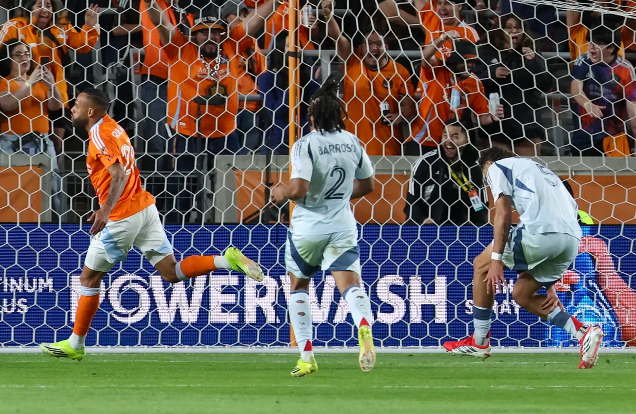 Implosion: Houston Dynamo 2, Chicago Fire 1